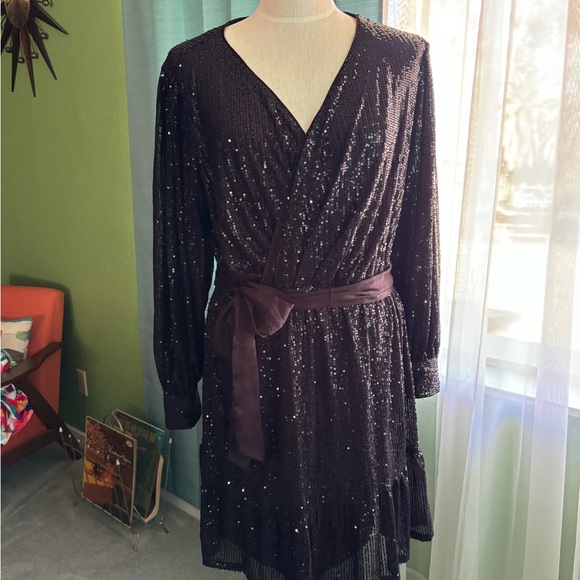 Holiday dress - Picture 5 of 10